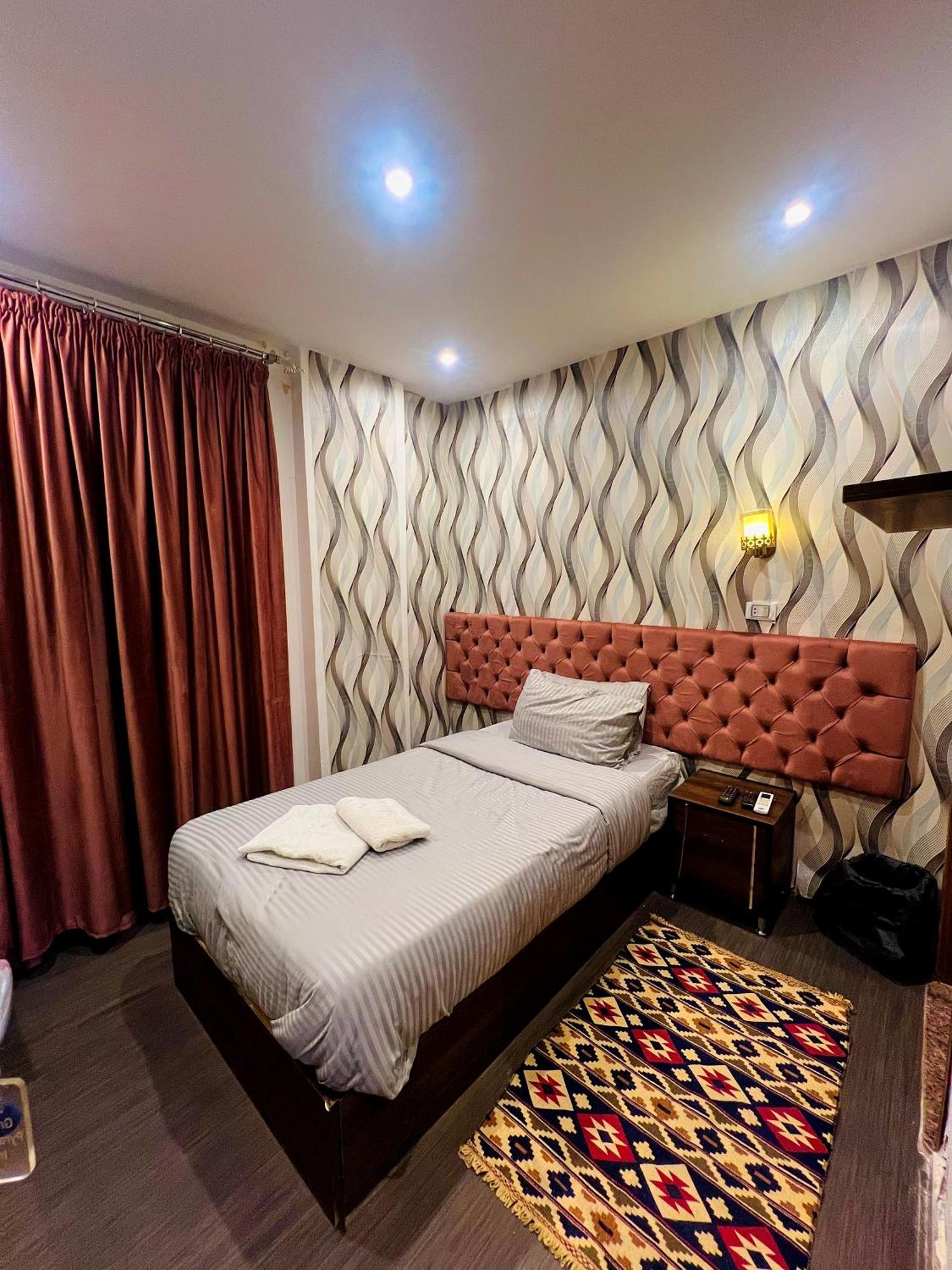 Grand Pyramids Inn Kafret el-Gabal Exteriör bild
