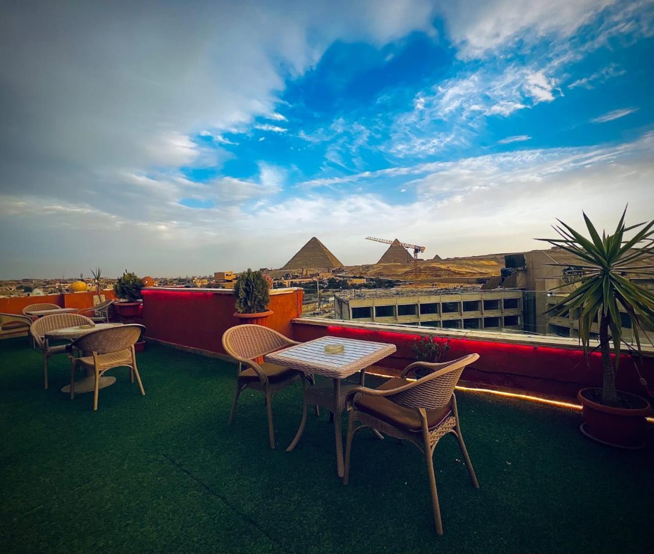 Grand Pyramids Inn Kafret el-Gabal Exteriör bild