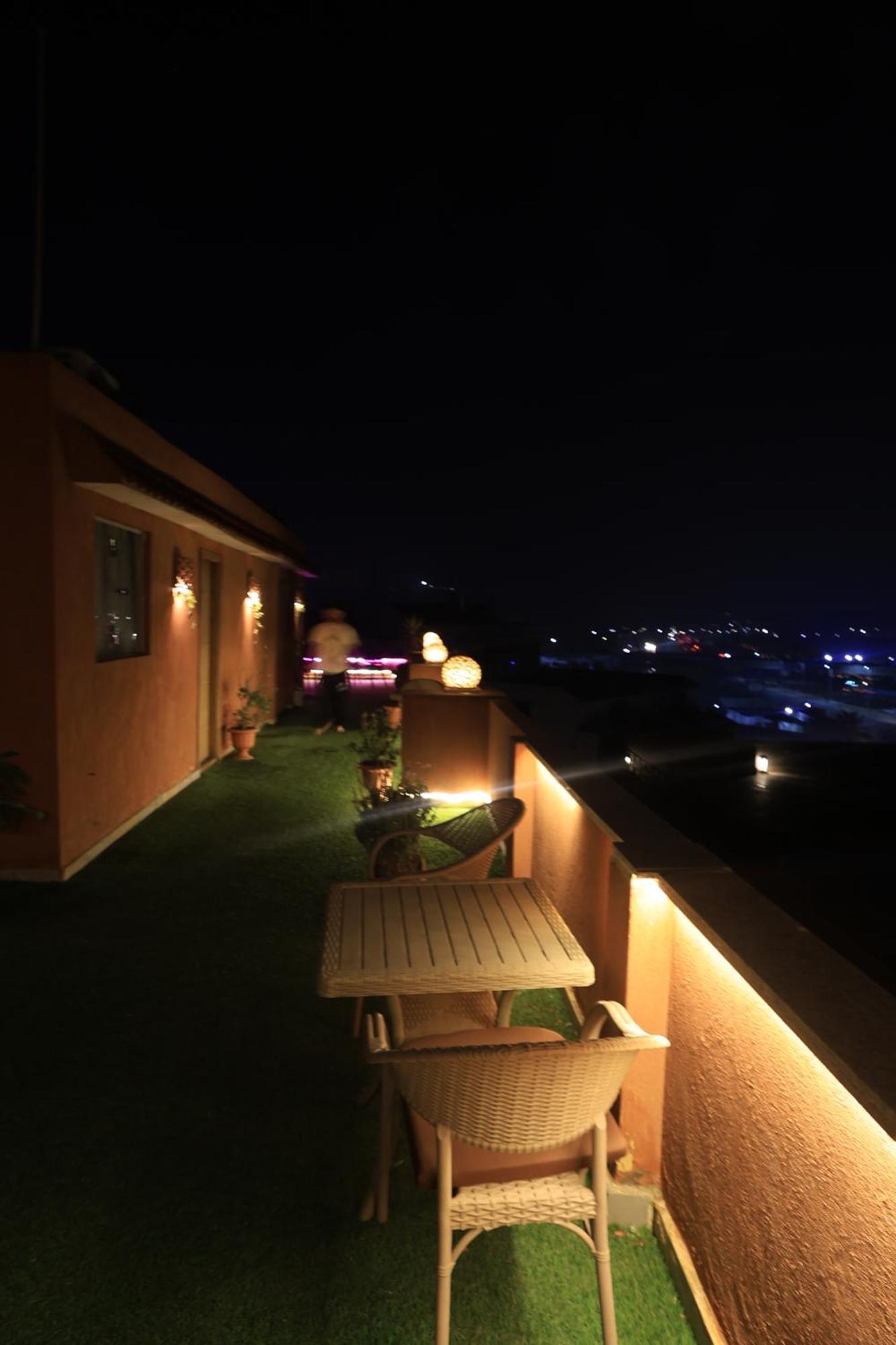 Grand Pyramids Inn Kafret el-Gabal Exteriör bild